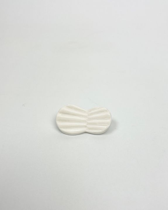 pleats brocher white