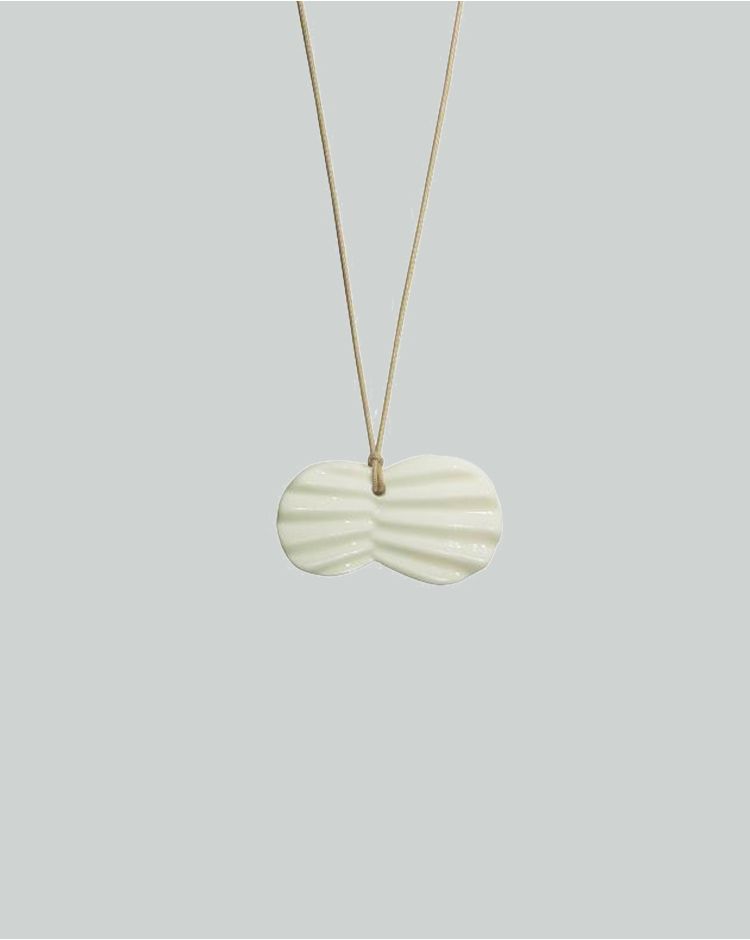 pleats halskæde beige